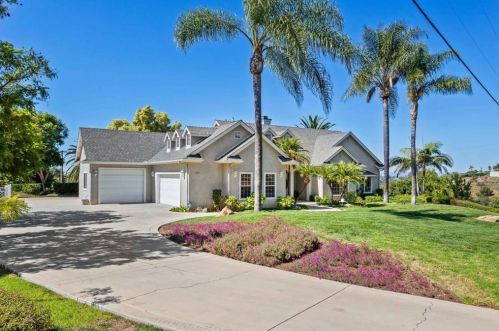 2511 Entrada Ave, Vista, CA 92084-7913