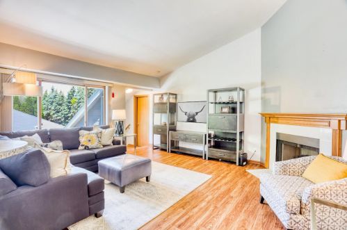 1143 Baldwin Ct, Thiensville, WI 53092-5975
