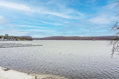 75 Candle Hill Rd, Danbury CT  06812-2412 exterior