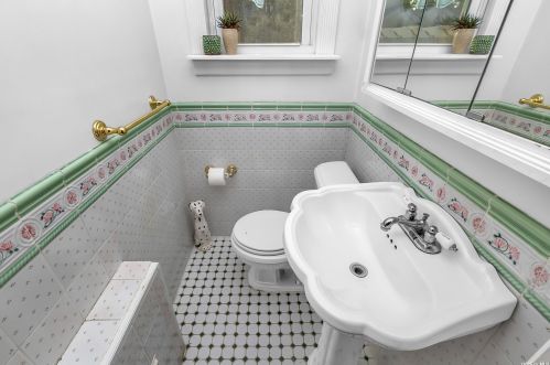 15 16th St, New Hyde Park NY  11040-4914 exterior