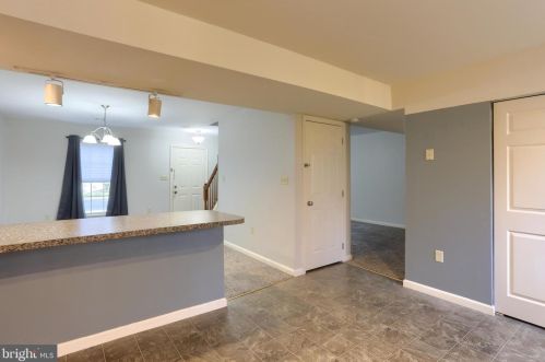 512 Woodthrush Ct, Harrisburg PA  17110-4024 exterior