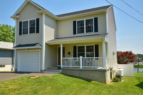 70 Lakeside Ave, Middletown, CT 06457-4166