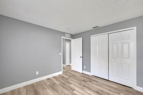 7836 104 Ave, Vero Beach FL 32967-3660 exterior