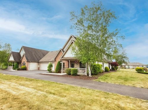101 Arlington Dr, Slippery Rock, PA 16057-1167