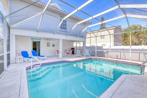 5537 Palmetto St, Fort Myers Beach, FL 33931-4137