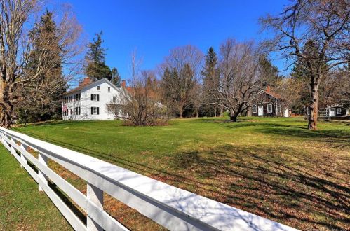354 Moose Hill Rd, Upper Stepney CT  06468-2404 exterior