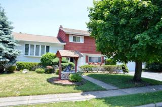 322 Winifred Dr, Paterson, NJ 07512-1140