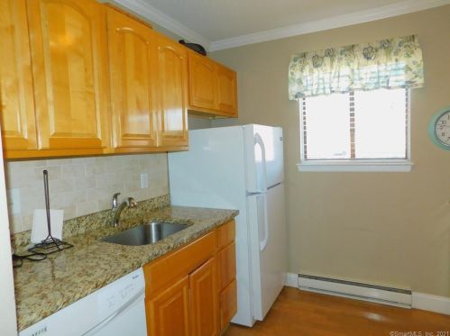 27 Riverview Dr, Bridgeport, CT 06606-5936