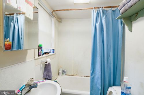 835 8th Ave, Prospect Park, PA 19076-2202