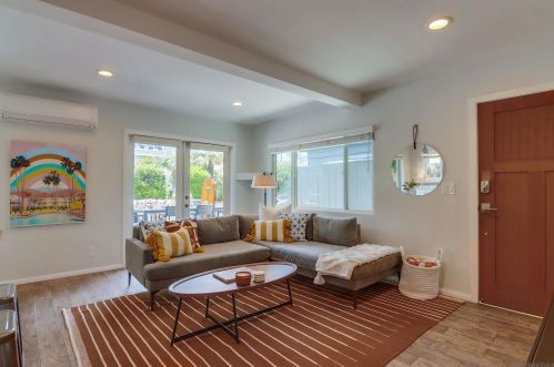 826 Anacapa Ct, San Diego CA  92109-8203 exterior