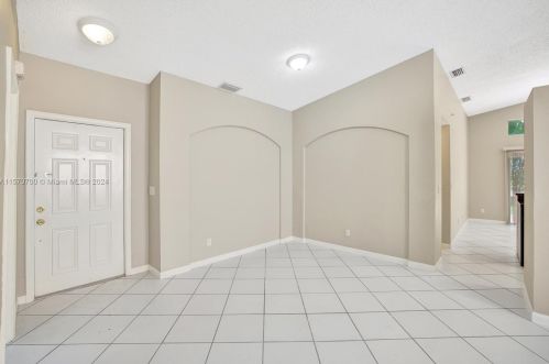 2728 177th Ave, Hollywood FL  33029-5142 exterior
