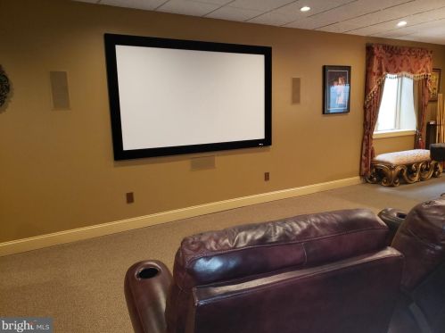 4260 Wyndemere Cir, Schnecksville PA  18078-3527 exterior