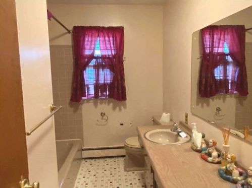 107 Rogues Path, Huntington Station NY 11746-2736 exterior