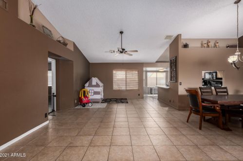 8828 Peck Dr, Glendale AZ  85301-4918 exterior