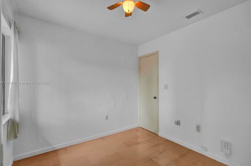 7692 Oakmont Cir, Hialeah FL  33015-2046 exterior