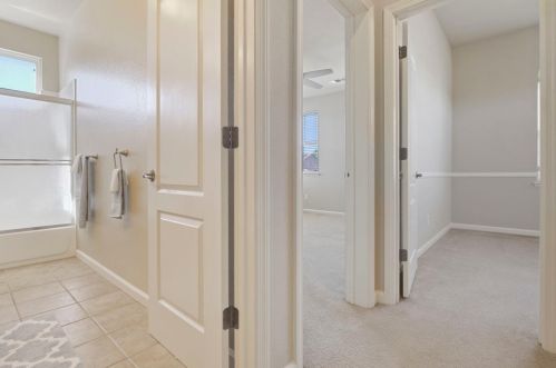 2044 Sugarbowl Way, Lodi CA  95242-4752 exterior