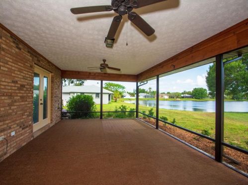 5104 Echo Pines Cir, Fort Pierce, FL 34951-3318