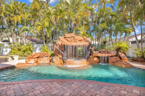 18829 24th Ct, Hollywood, FL 33029-5353