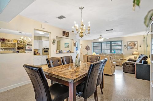 8490 10th St, Hollywood FL  33024-4939 exterior