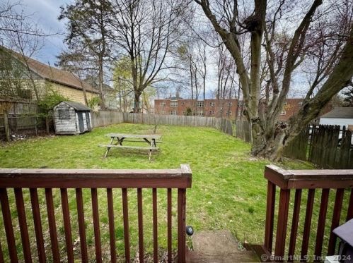 124 Ansonia St, Hartford CT  06106-4002 exterior