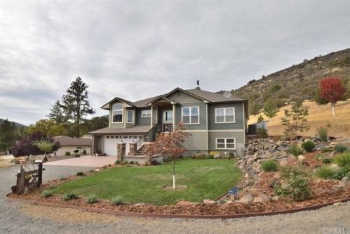 9635 Cram Gulch Rd, Yreka, CA 96097-9163