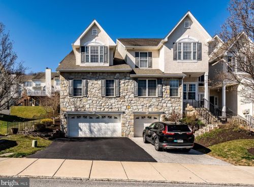 12 Lincoln Dr, Downingtown, PA 19335-5325