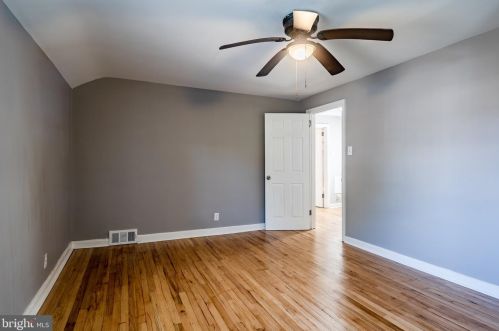 156 Riverview Dr, New Castle DE  19720-2732 exterior