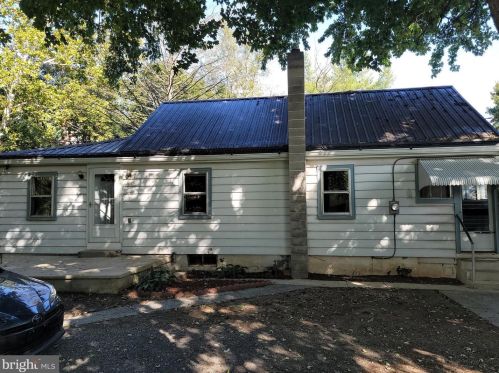 1015 Lee Ave, Water Gap, PA 17018-8912