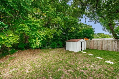 581 Dixie Hwy, Tarpon Springs FL  34689-5718 exterior