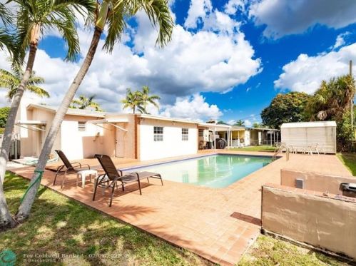 934 72nd St, Hialeah FL  33014-5226 exterior