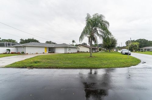 229 Escambia Dr, Winter Haven, FL 33884-1462
