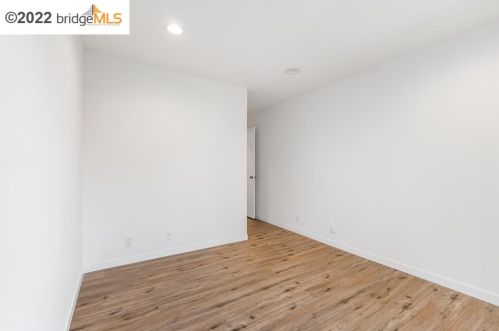 1042 Yarwood Ct, San Jose CA  95128-4727 exterior