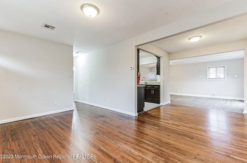 21 Maplewood Dr, Bricktown NJ  08723-3353 exterior