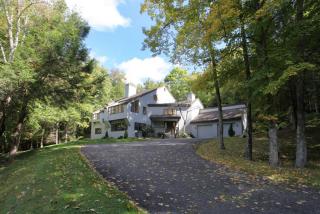 18 Forest Farm Dr, Roxbury CT  06783-1019 exterior