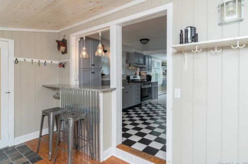 25 Losee Dr, Litchfield CT  06778-2507 exterior