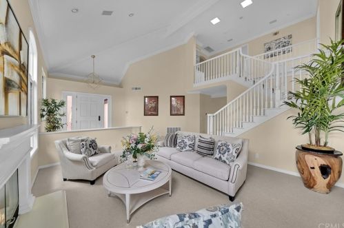 6471 Morningside Dr, Huntington Beach CA  92648-6106 exterior