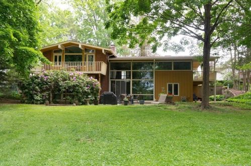 180 Long Hill Rd, Wallingford CT  06492-4934 exterior