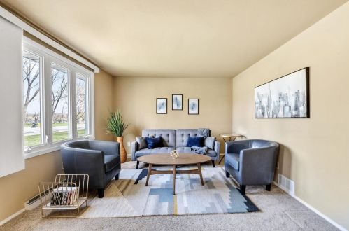 912 Memory Ave, Green Bay, WI 54301-2235