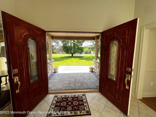 12 Crow Hill Rd, East Freehold, NJ 07728-8404