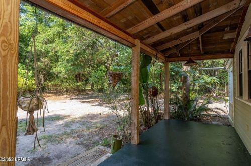 80 Gannet Pt Rd, Beaufort SC  29907-2306 exterior