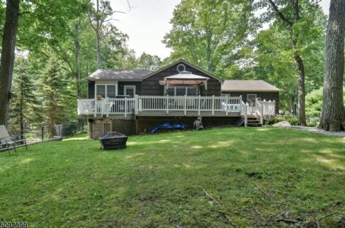 36 Old Milford Ln, West Milford Lakes NJ  07480-1123 exterior