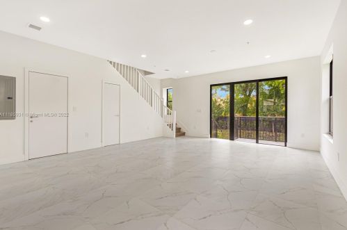 6168 36th Ct, Hollywood FL  33023-5171 exterior