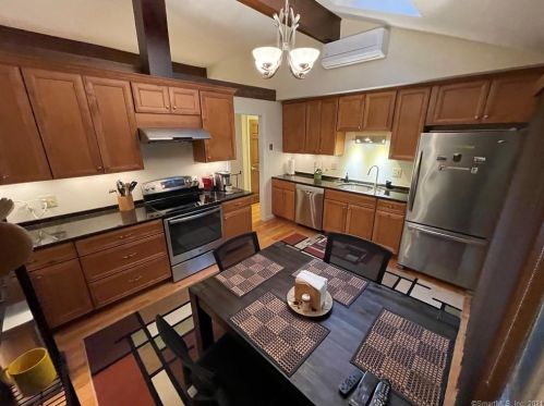 224 Ferguson Rd, Manchester, CT 06040-4535