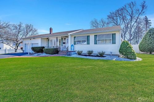 21 Flagler St, East Brunswick, NJ 08816-3922