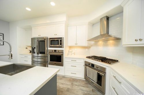 721 Cinnabar Pl, Simi Valley CA 93065-7200 exterior