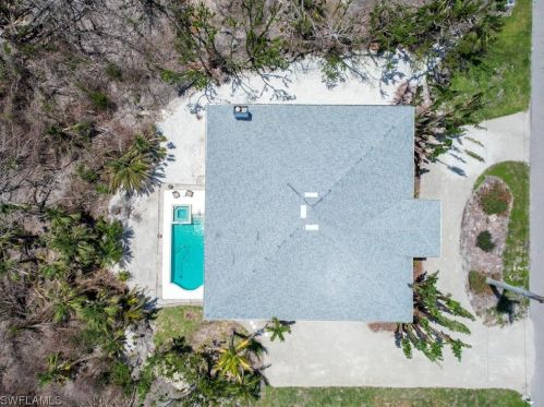 1724 Bunting Ln, Sanibel FL  33957-4226 exterior