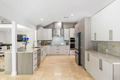 915 Parkside Cir, Boca Raton, FL 33486-5230