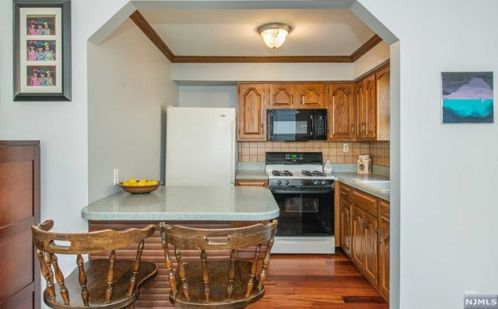 43 Elmhurst St, Elmwood Park NJ  07407-1320 exterior