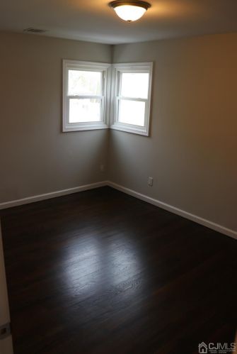 212 Freeman St, Woodbridge NJ  07095-3128 exterior