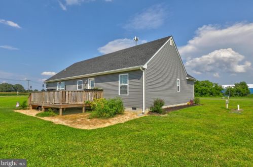 4 Highland Dr, Seaford DE  19973-4827 exterior